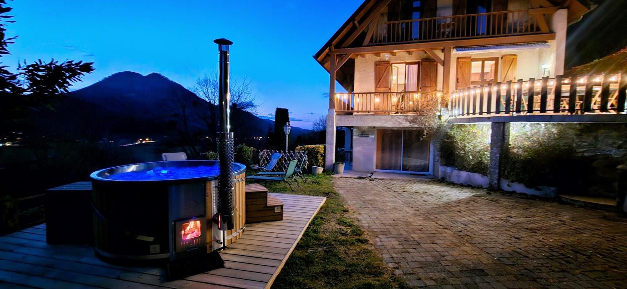 La Bigourdane Grand Gite Confortable & Spa Campan Luaran gambar